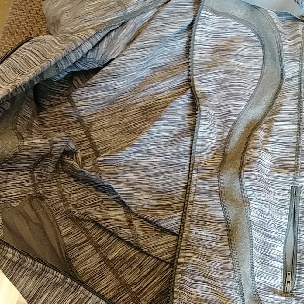 Lululemon Define track run Zip up hooded jacket sz 2 - Picture 15 of 16